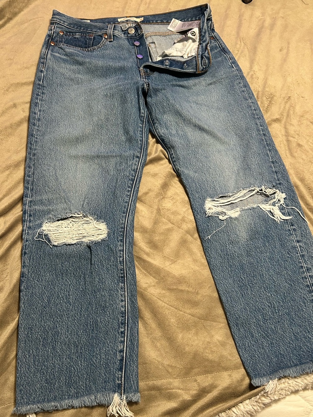 Woman’s Levi’s Distressed Straight-Leg Jeans - Medium Blue size 30